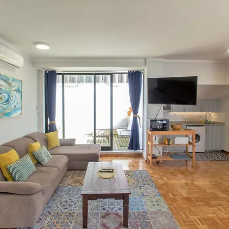 Republica Square By Hosts Apartment