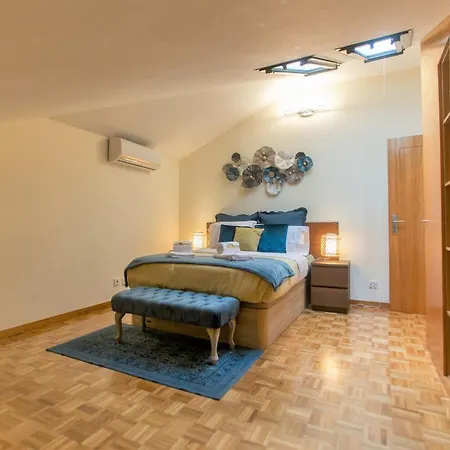 Republica Square By Hosts Apartment *